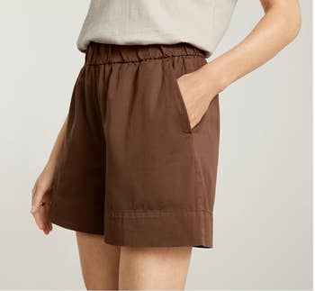 Model in brown version with a hand in the pocket 