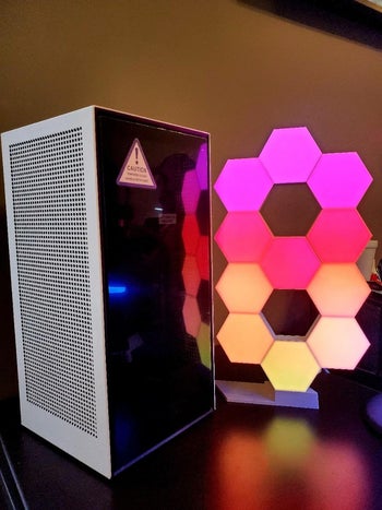 reviewer showing the lights in two circles in pink, orange, and yellow
