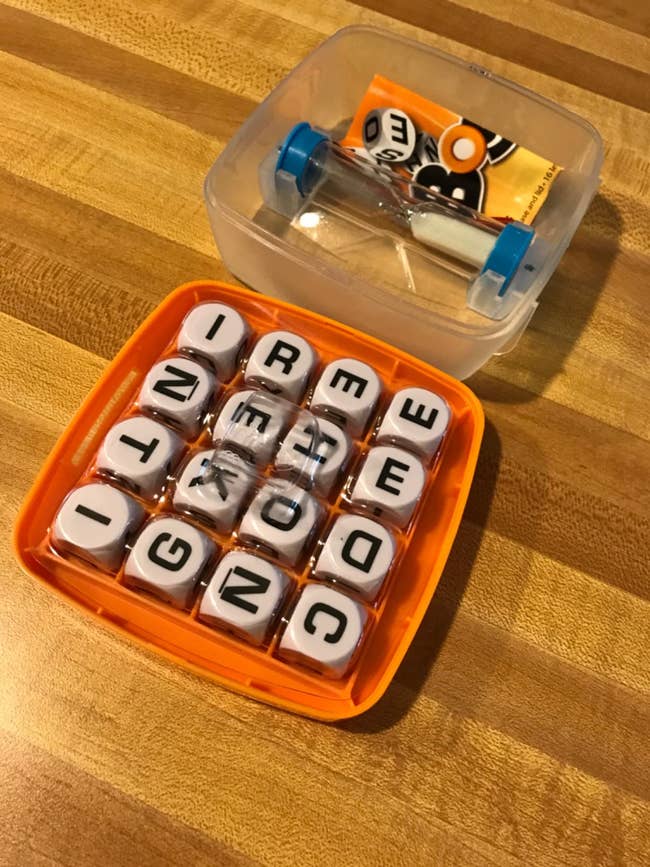 open boggle set with die and a timer