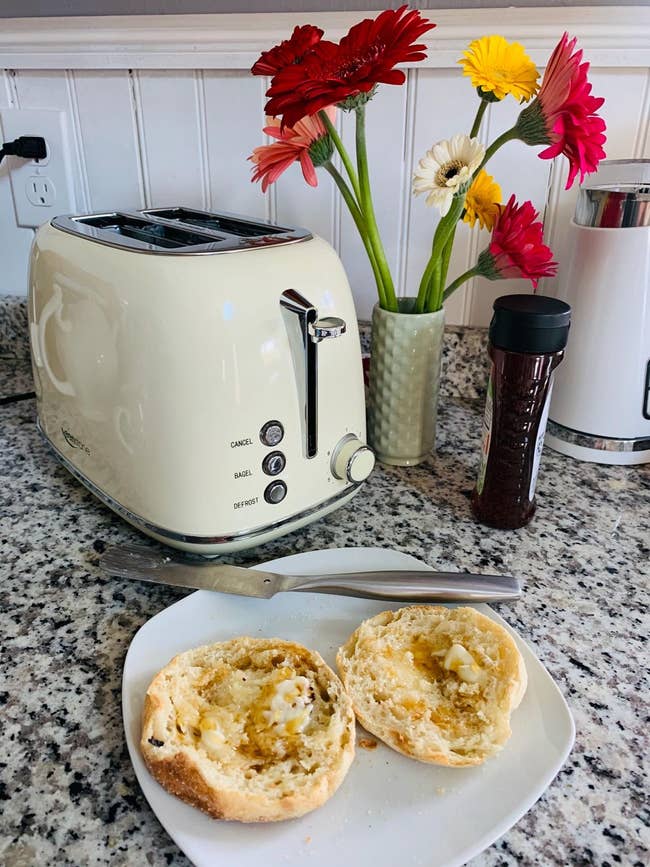 reviewer's toaster in beige with toasted english muffins in front