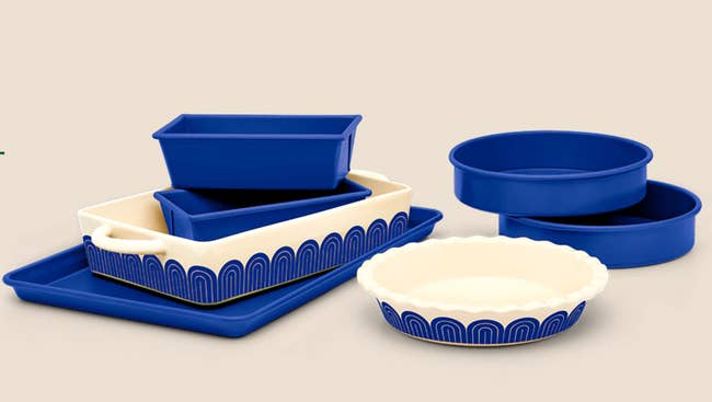 the seven-piece baking set in blue