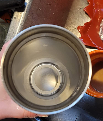 same reviewer showing the same thermos looking clean and stain-free