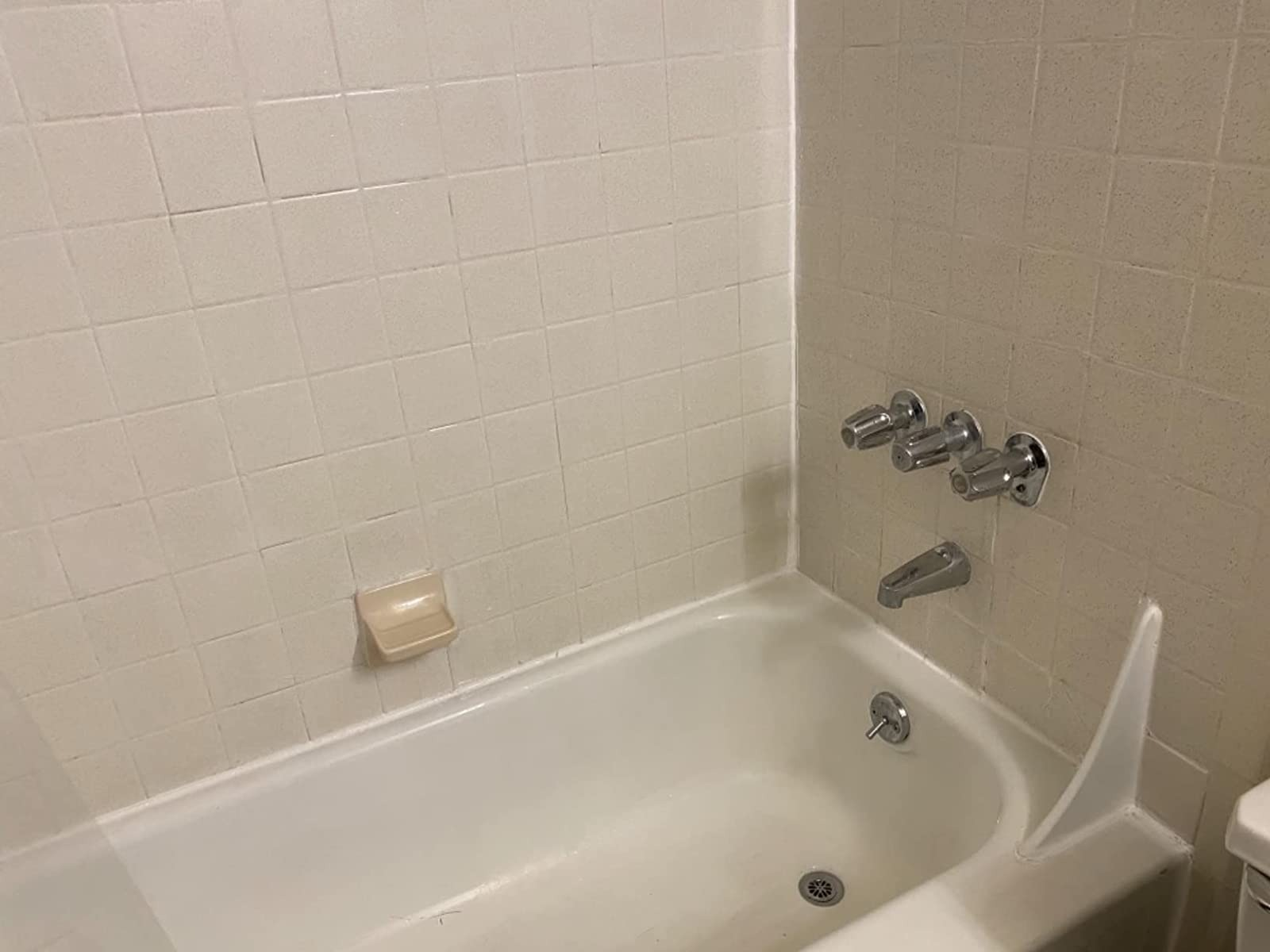 pengulas setelah gambar jamur benar-benar hilang dari kamar mandi