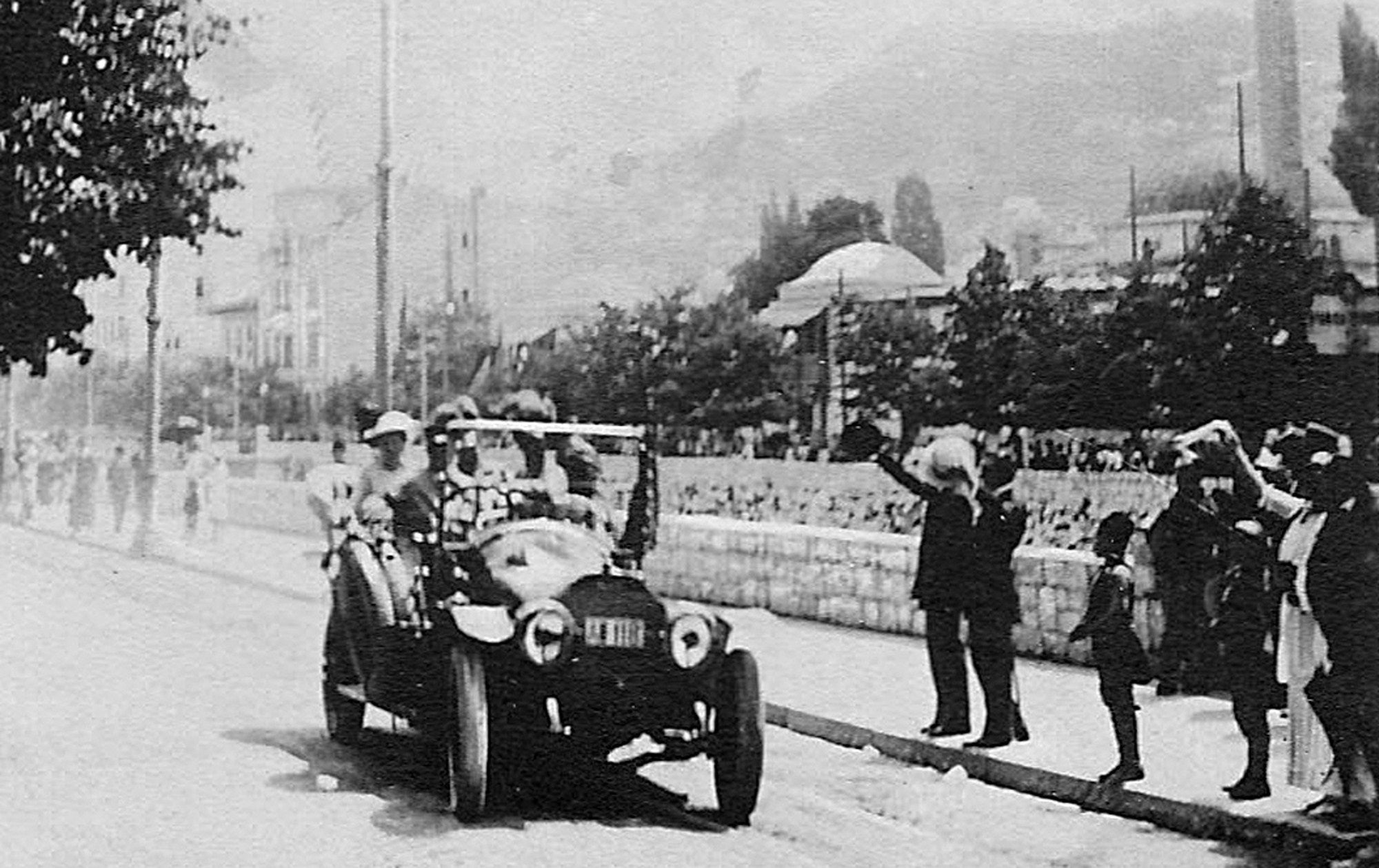 Эрцгерцог убитый в сараево. Franz Ferdinand 1914. Убийство эрцгерцога Франца Фердинанда. Убийство в Сараево 1914 Франца Фердинанда. Франц Фердинанд Сараево 1914 фото.