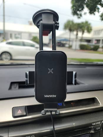 reviewer photo of phone mount on dashboard
