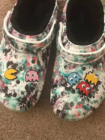 reviewer image of several pac-man charms on a pair of crocs