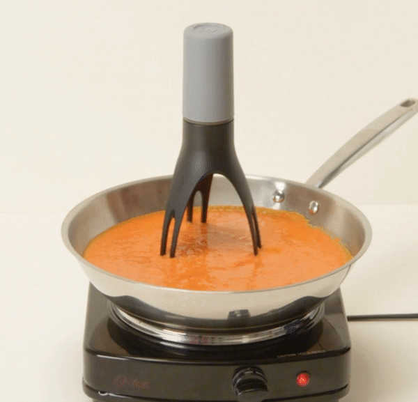 gif of the pan stirrer in a pan of sauce