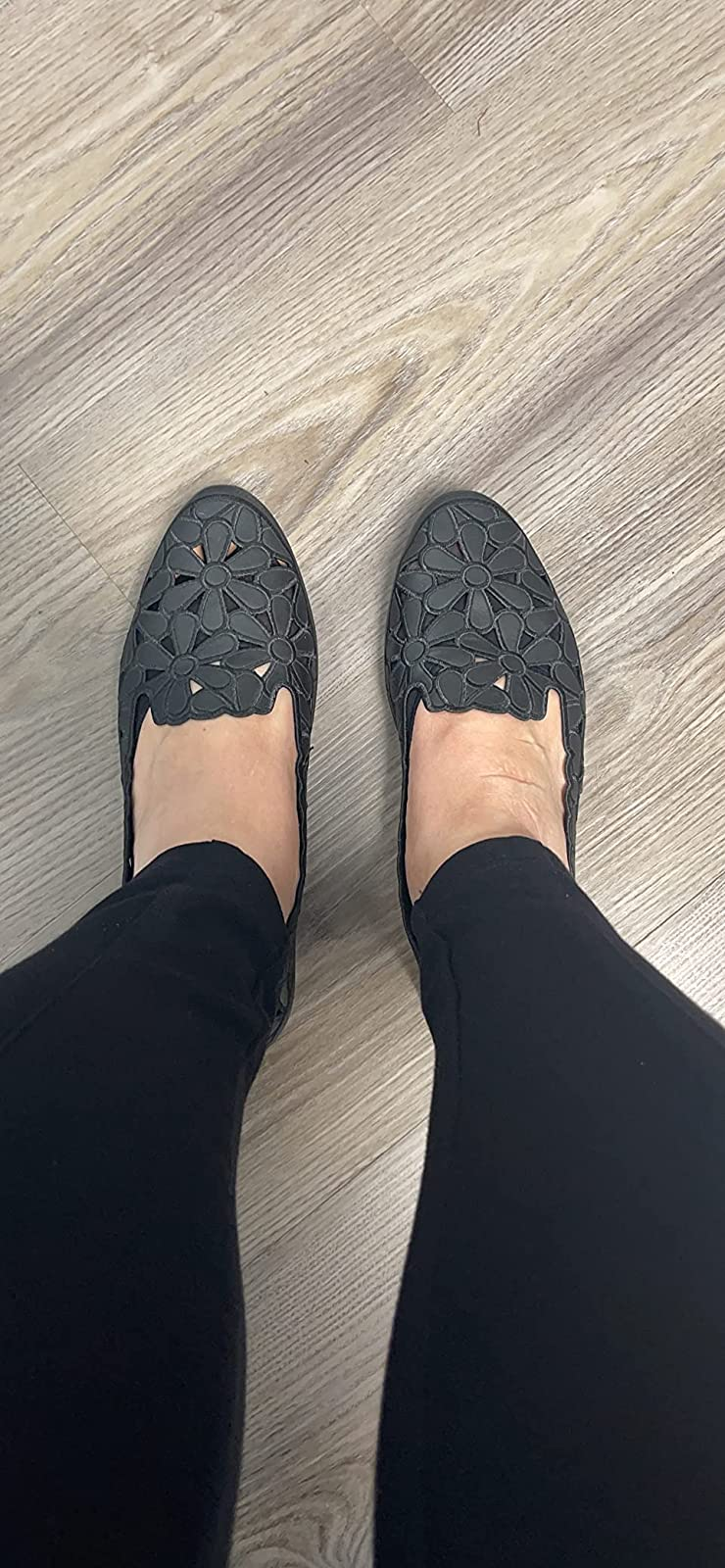 reviewer wearing the flats successful  black