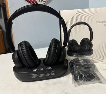 Wireless headphones with packaging