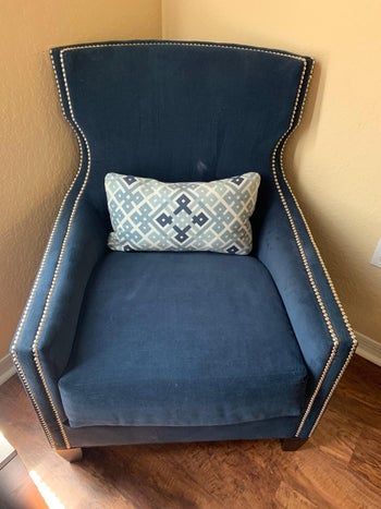 after photo of the same chair looking pet hair-free