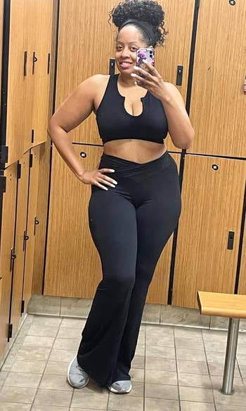 reviewer posing successful  achromatic  yoga pants