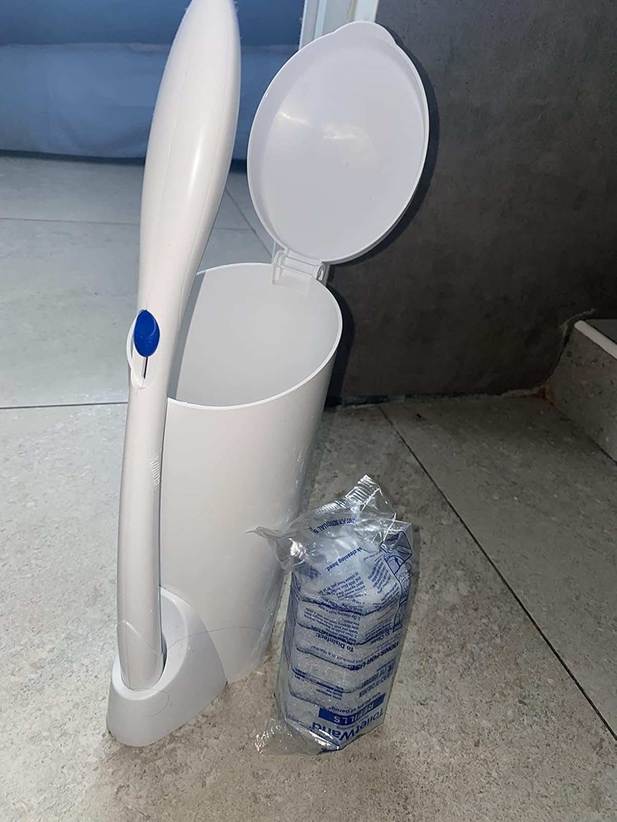 Toilet brush set with refill heads