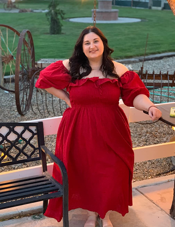 another reviewer in red with the sleeves down