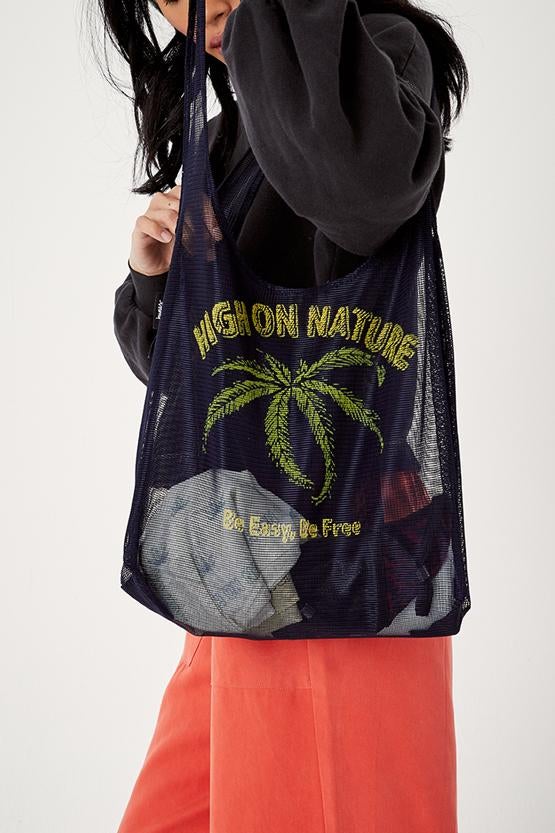 a model carrying the high on nature bag