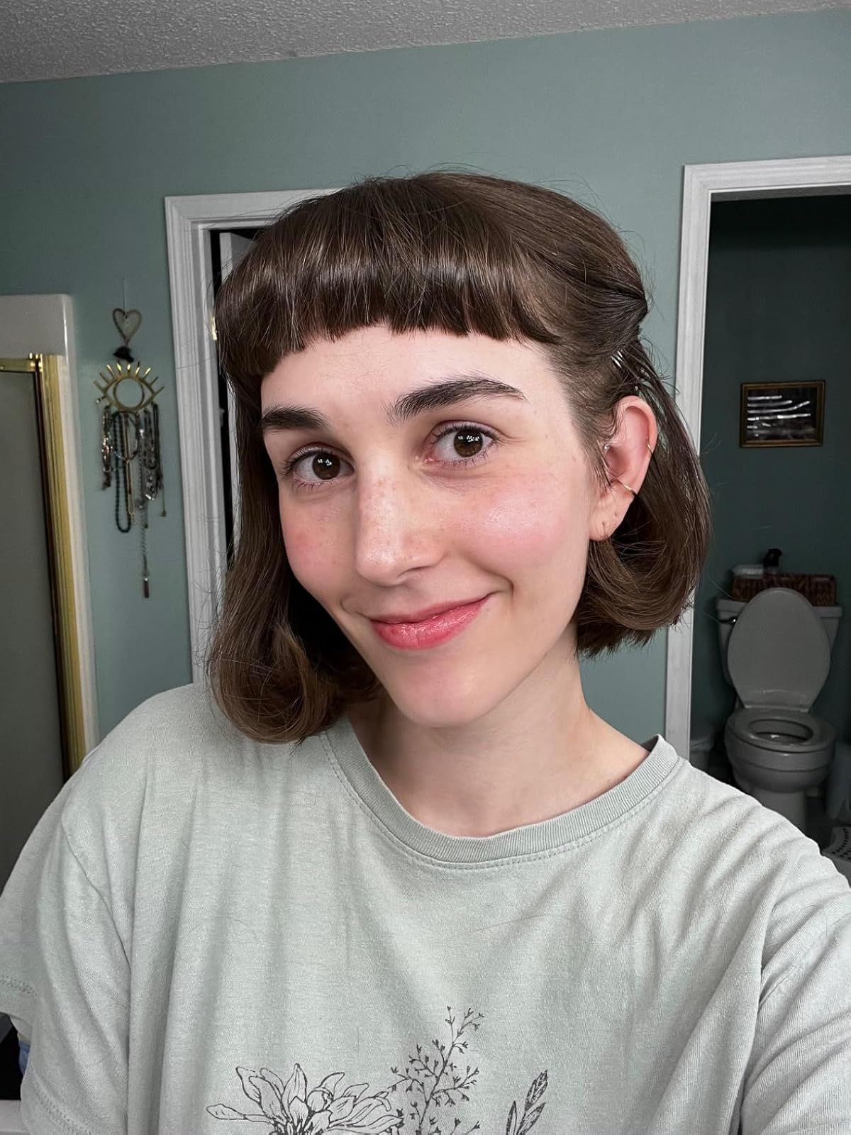 reviewer wearing the sunscreen