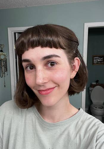 reviewer wearing the sunscreen
