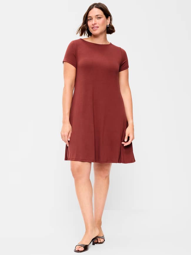 Person wearing a casual, short-sleeve formal with a fit-and-flare style, paired with open-toed sandals. Suitable for a comfortable, mundane look