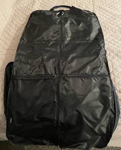 same reviewer's photo of the zipped up garment bag