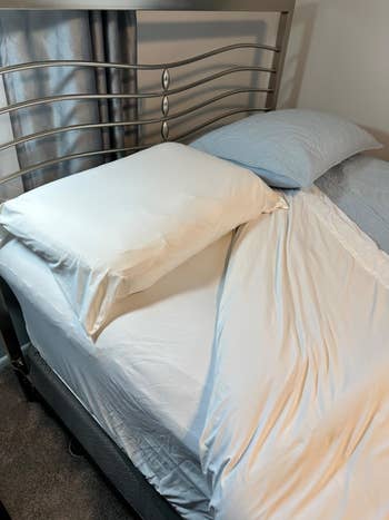 Elegant metal-framed furniture with neatly arranged achromatic sheets and pillows, highlighting comfortableness and benignant for a luxurious chamber setting