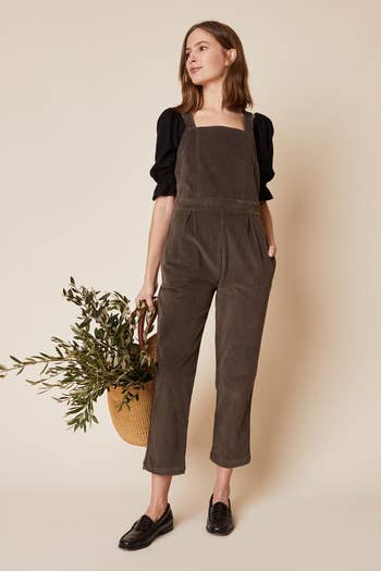 model wearing the cropped overalls in grey