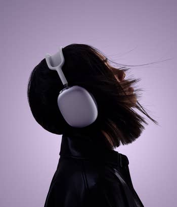 model wearing airpod max