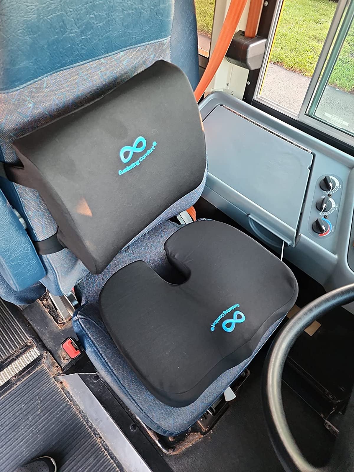 a reviewer using the pillows on a bus seat