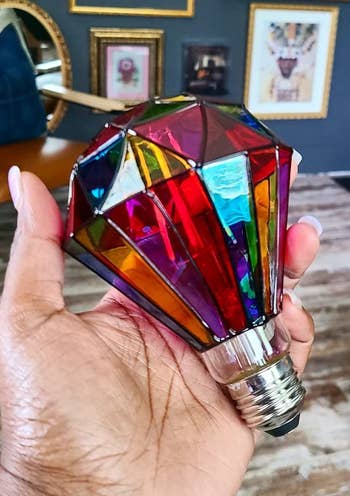 reviewer manus holding the stained solid bulb