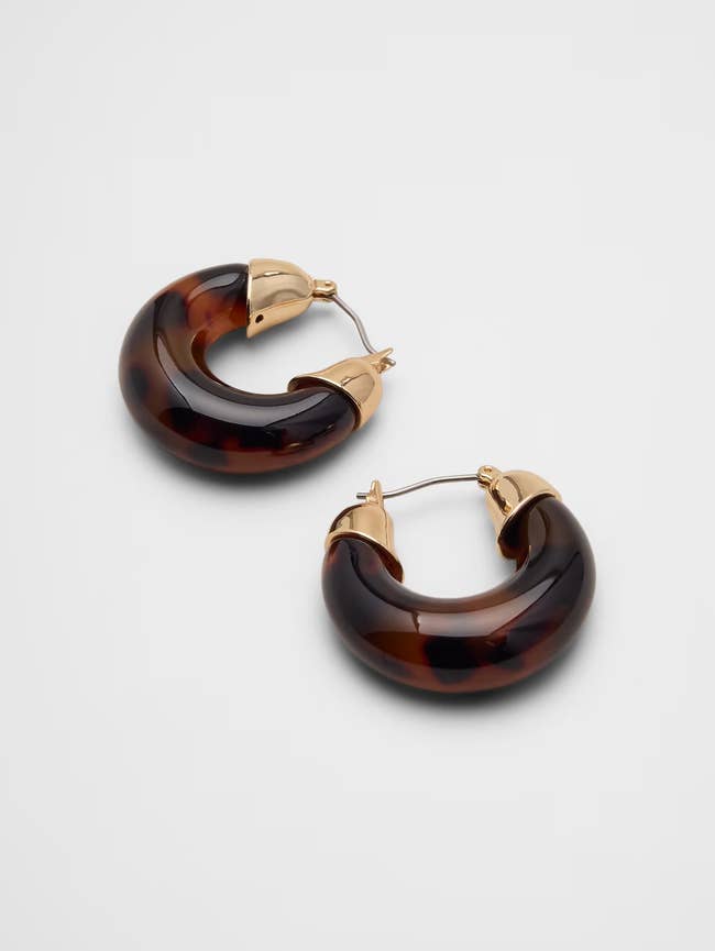 Chunky hoop earrings with gold-tone clasps and tortoiseshell pattern
