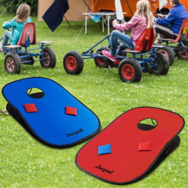the red and blue portable corn hole set
