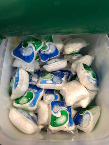 reviewers container of single-use detergent pods