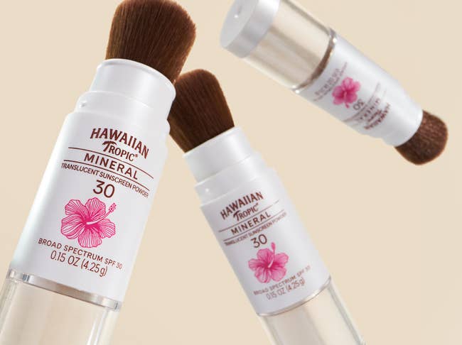 Product representation of Hawaiian Tropic's translucent sunscreen powder