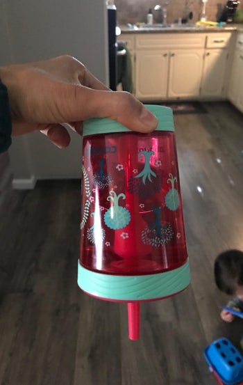 reviewer holding full red cup upside down with no leaks or spills