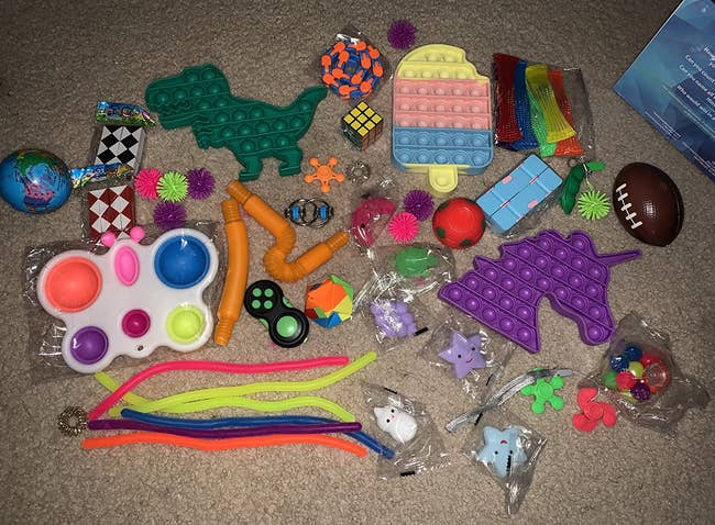 Reviewer image of the contents of the fidget toy box