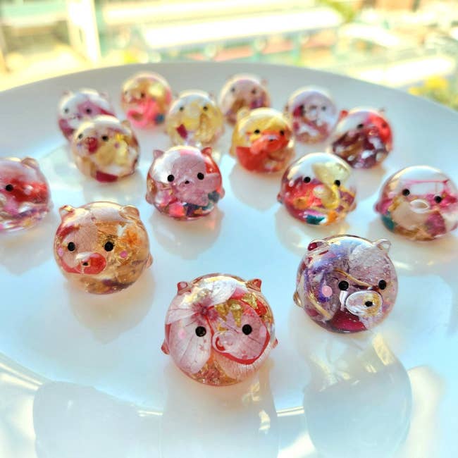 round resin animals with different color flowers and gold flakes inside