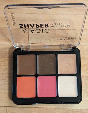 Makeup palette with six shades, including neutrals and pinks, successful  a compact case. It's suitable for contouring and highlighting
