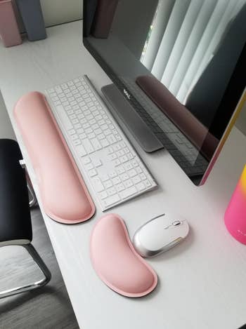 a reviwer with the light pink set on their desk