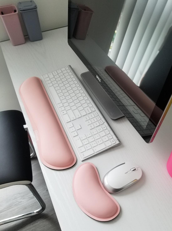 a reviwer with the light pink set on their desk