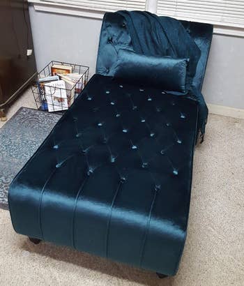 Reviewer image of the teal lounger