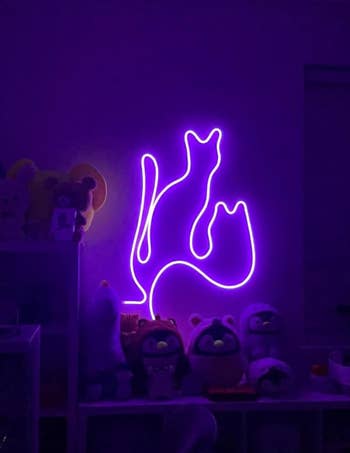 reviewer's rope light in the shape of two cats