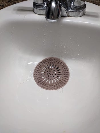the grey silicone stopper in a sink