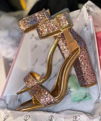reviewer photo of the glittery pumps in their shoebox