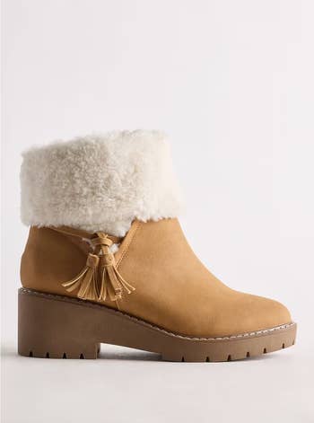 Ankle footwear  with a plush faux-fur cuff and tassel detailing, featuring a chunky sole, suitable for wintertime  manner  oregon  shopping
