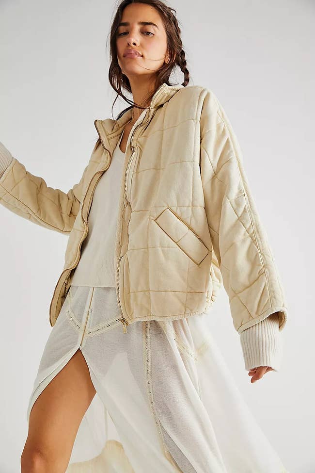 Model cream quilted jacket