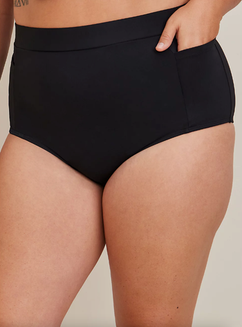 close up of the briefs with pockets