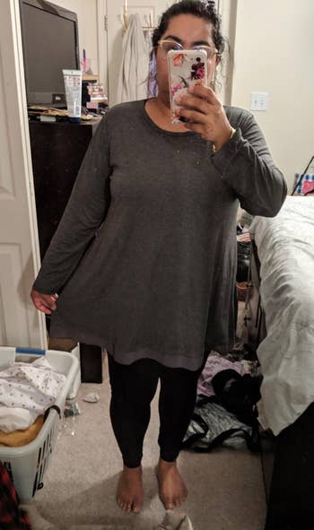 Reviewer wearing grey tunic with full sleeves