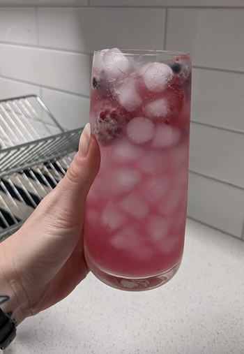 Reviewer holding a drink with the pebble ice in it