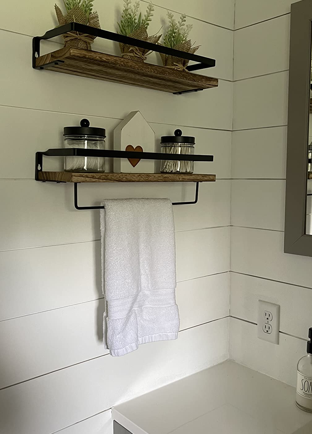 Repisa para baño  Wooden bathroom shelves, Hanging bathroom shelves,  Floating shelves diy