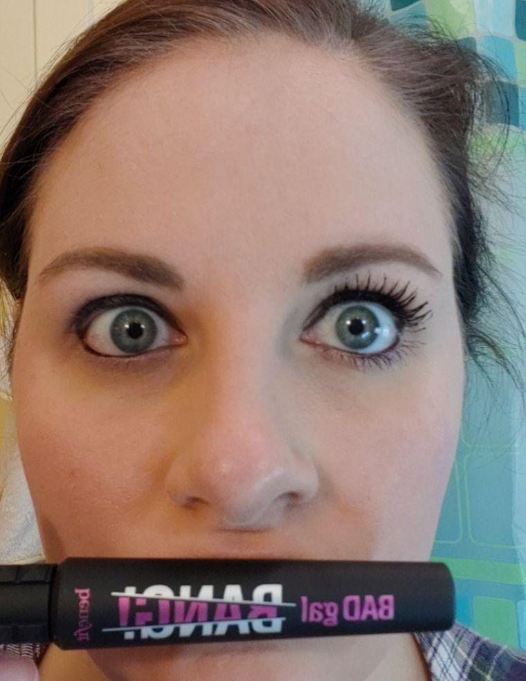 reviewer with mascara on one eye and none on the other showing a noticeable difference