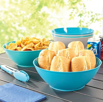 the blue bowls holding rolls and chips