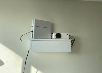 the projector on a reviewers wall 